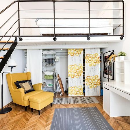 Live Like A Local At The Rustic Hockey Hut Apartment Budapest Exterior photo